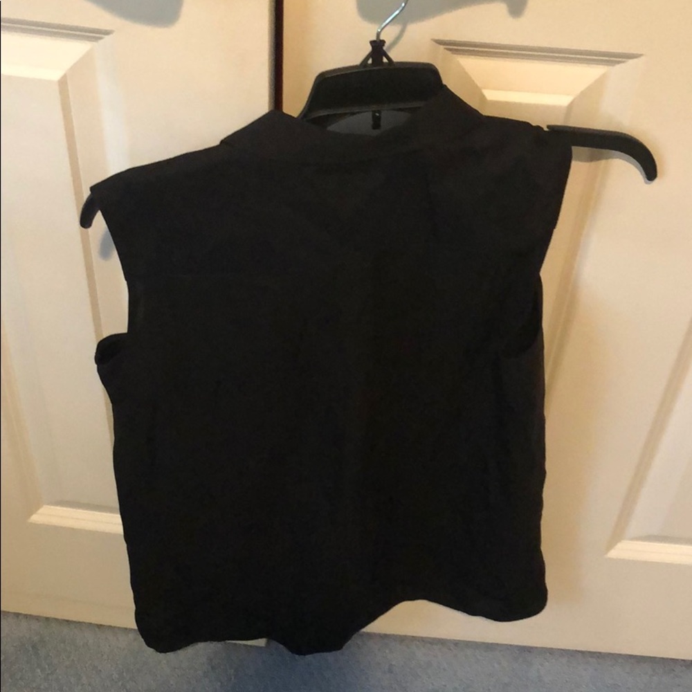 Theory Tank  button down M NWOT Black opens with button host pick - Picture 8 of 15